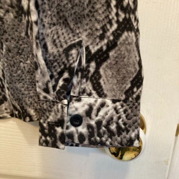 Mock Neck Leopard Print Blouse - Picture 3 of 5